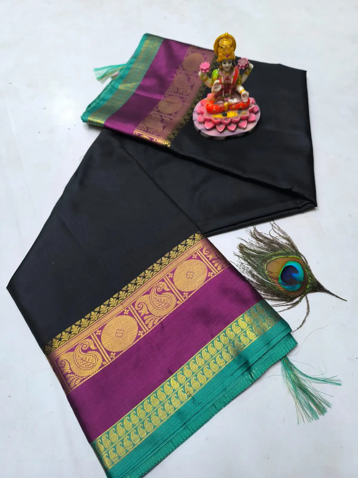 Black Paisley Rich Border Katan Banarasi Soft Silk Saree
